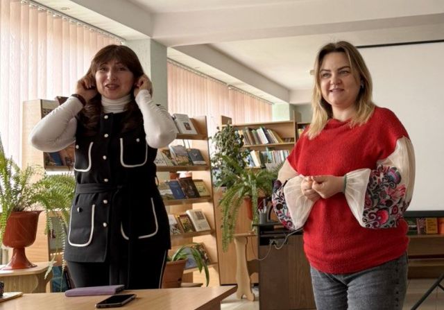 О. Хмельницька і Т. Скуратко діляться досвідом спілкування з ветеранами війни та їх родинами